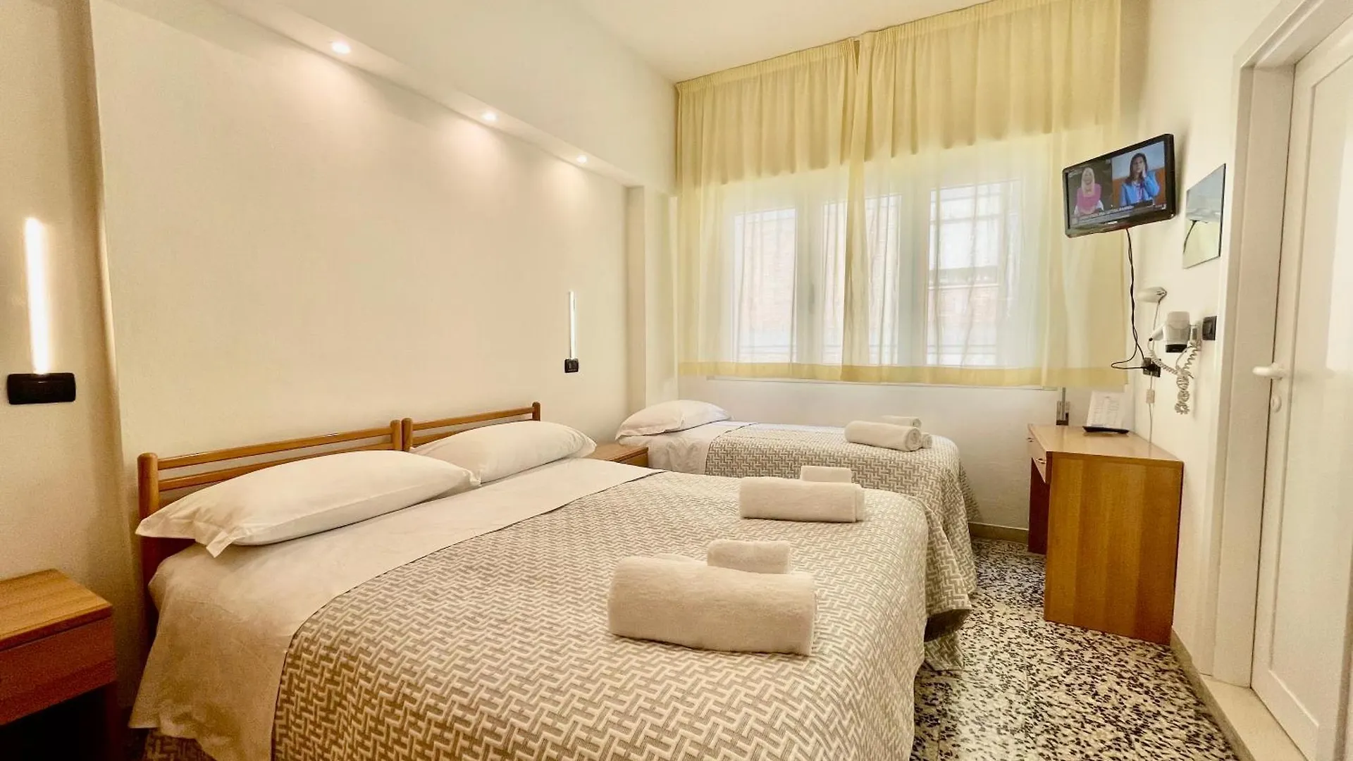 Hotel Altamarea Чезенатико