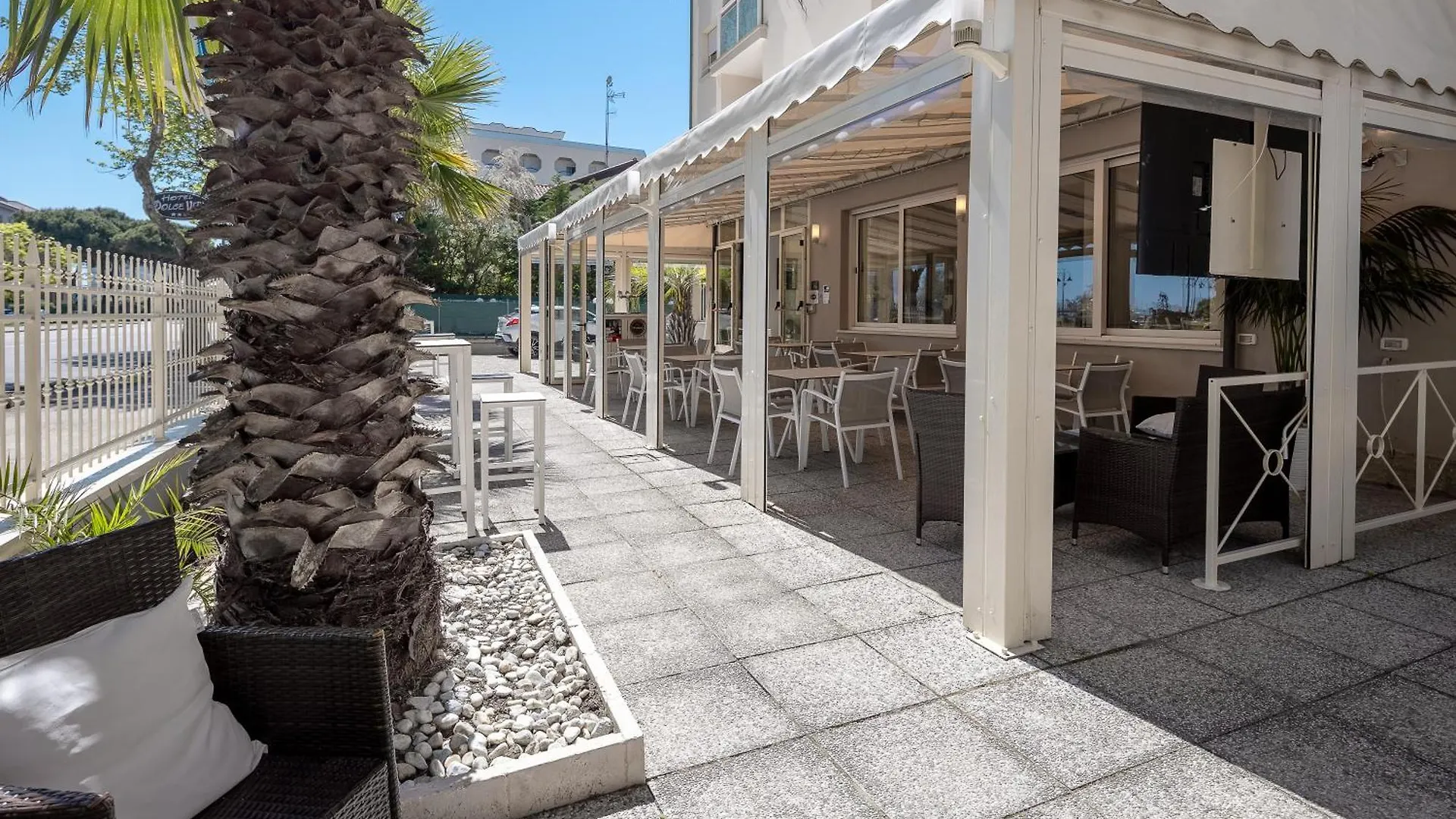 Hotel Altamarea Чезенатико 3*,  Италия