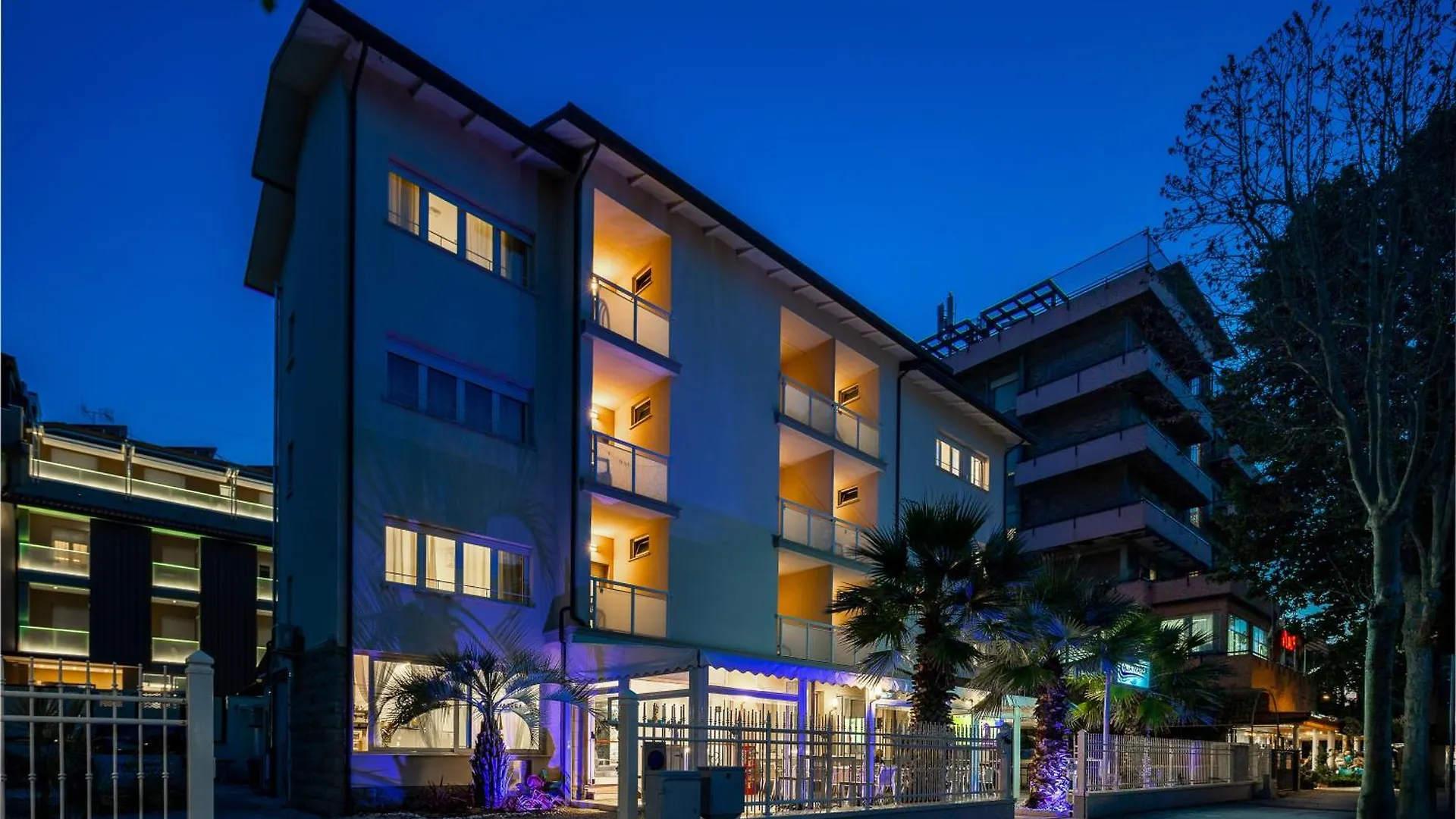 Hotel Altamarea Чезенатико