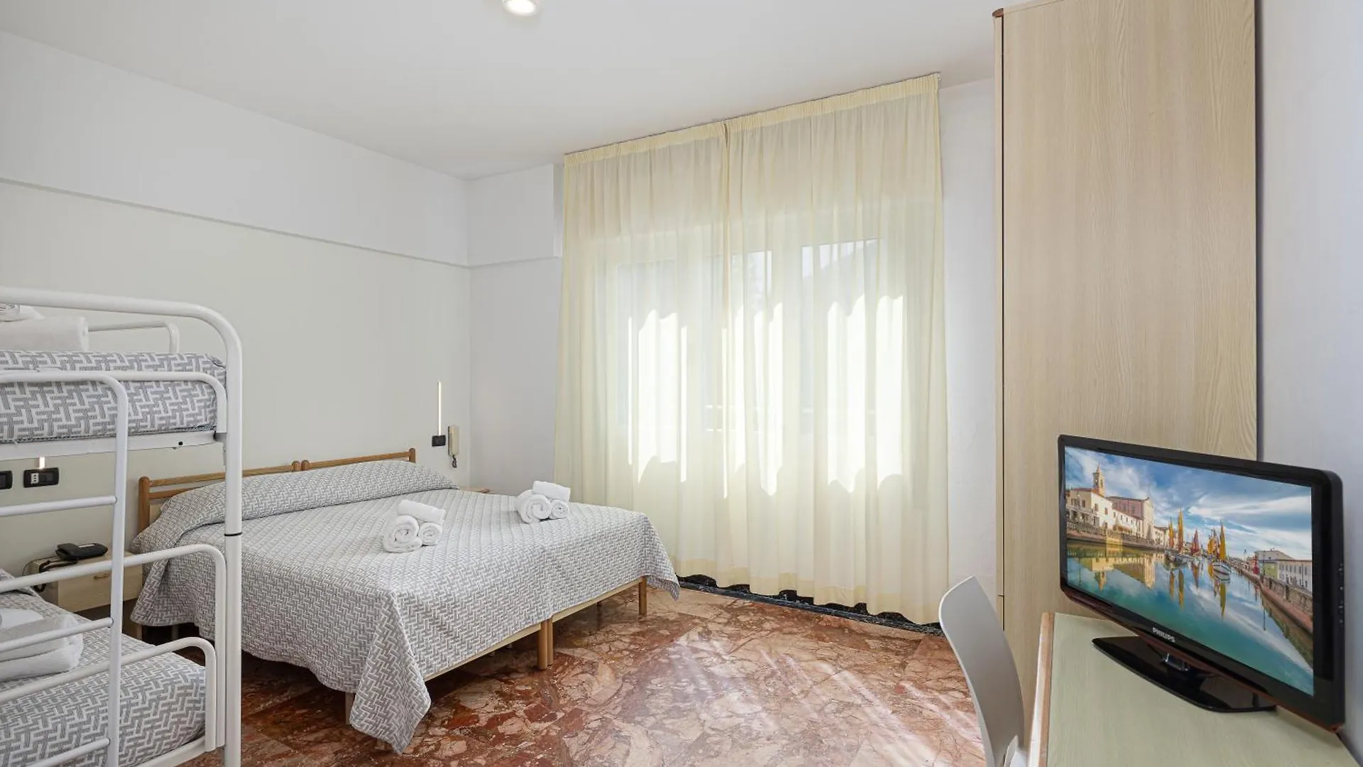 Hotel Altamarea Чезенатико